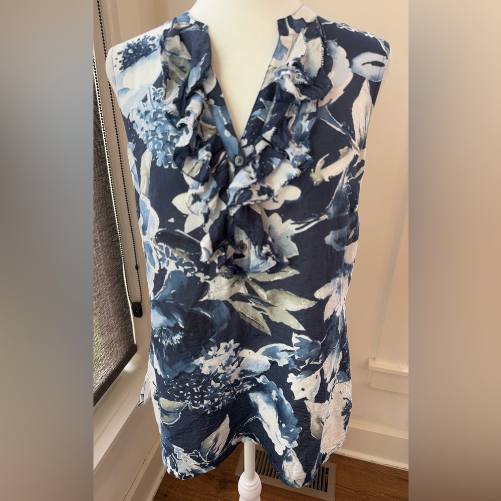 Tommy Bahama. Silk Blend Blue Floral Ruffle Blouse. Size Medium.